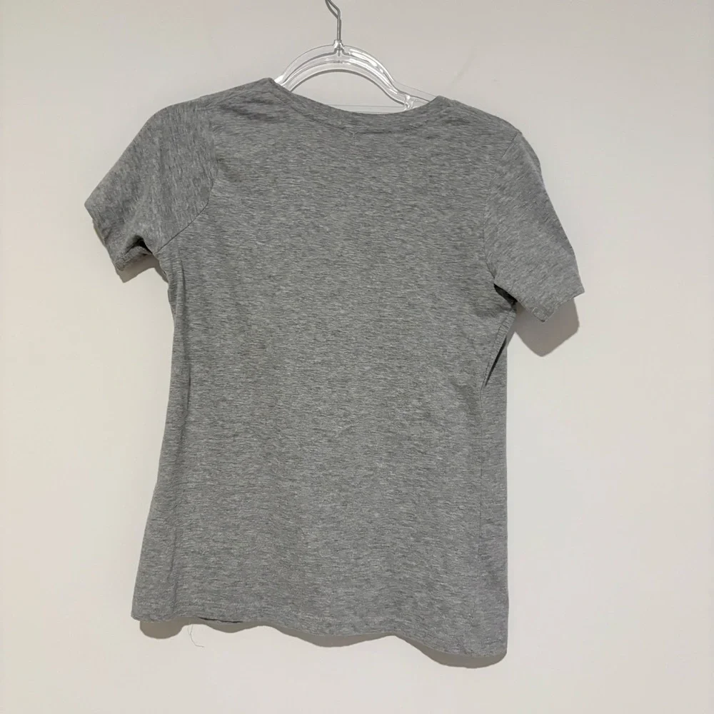 Taylor Swift Karma is a Cat Graphic v neck t-shirt grey‎ size Small